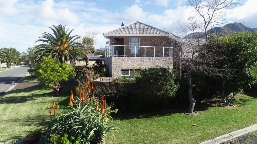 3 Bedroom Property for Sale in Heuningkloof Western Cape